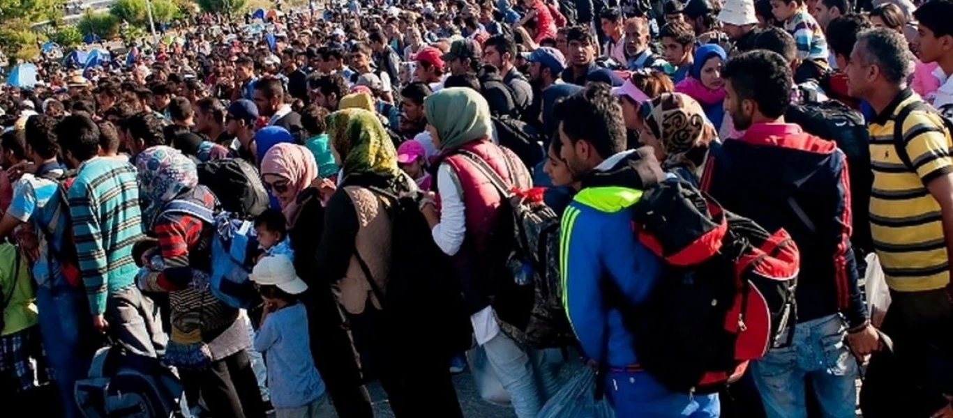 «Χάος» στα Γιαννιτσά: Οι δυνάμεις ασφαλείας «έσπασαν» το μπλόκο κατοίκων για να περάσουν οι αλλοδαποί (βίντεο)